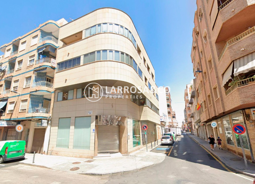 A Vendre - Apartment - Torrevieja - Paseo maritimo