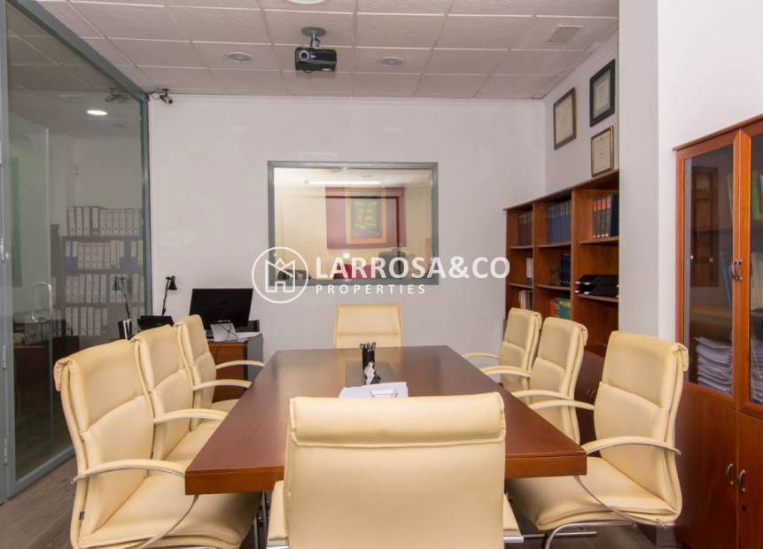 A Vendre - Commercial space - Torrevieja - Centro