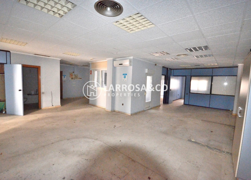 A Vendre - Commercial space - Torrevieja - Centro