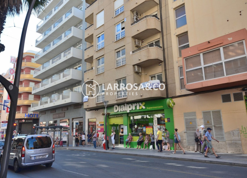 A Vendre - Commercial space - Torrevieja - Centro