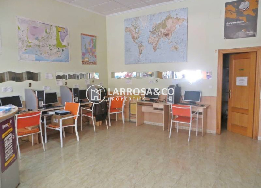 A Vendre - Commercial space - Torrevieja - Centro