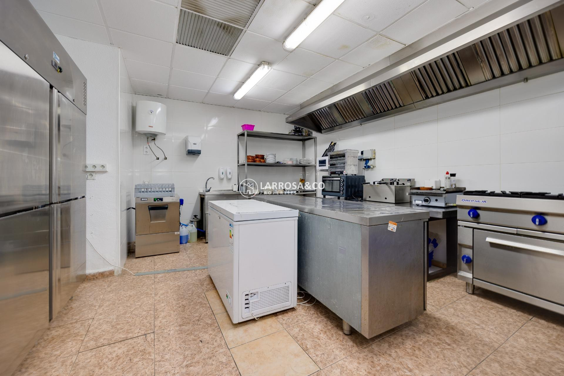 A Vendre - Commercial space - Torrevieja - Estacion de autobuses