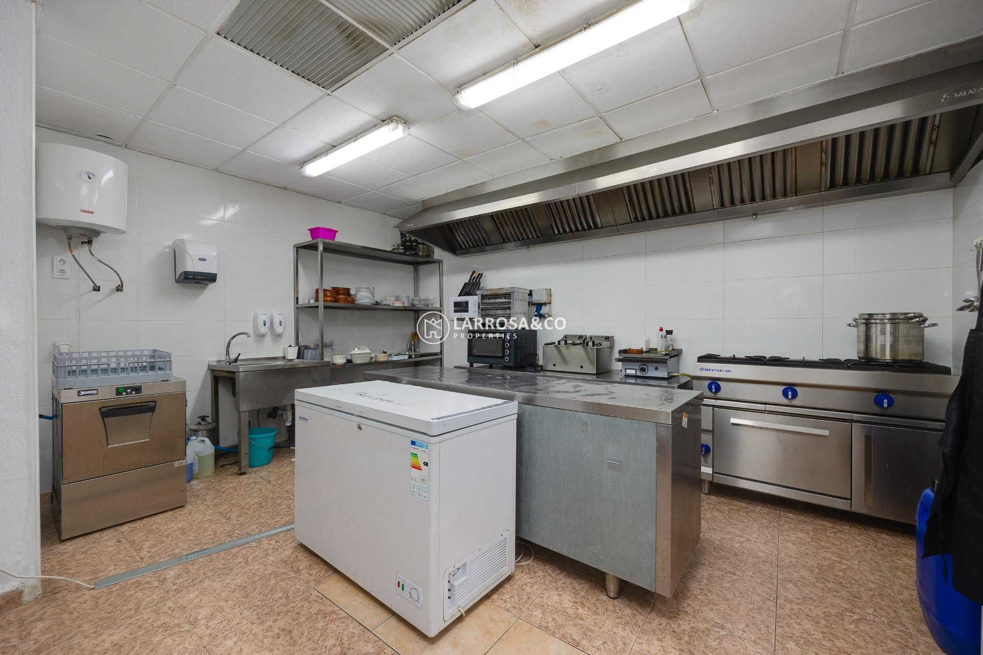 A Vendre - Commercial space - Torrevieja - Estacion de autobuses