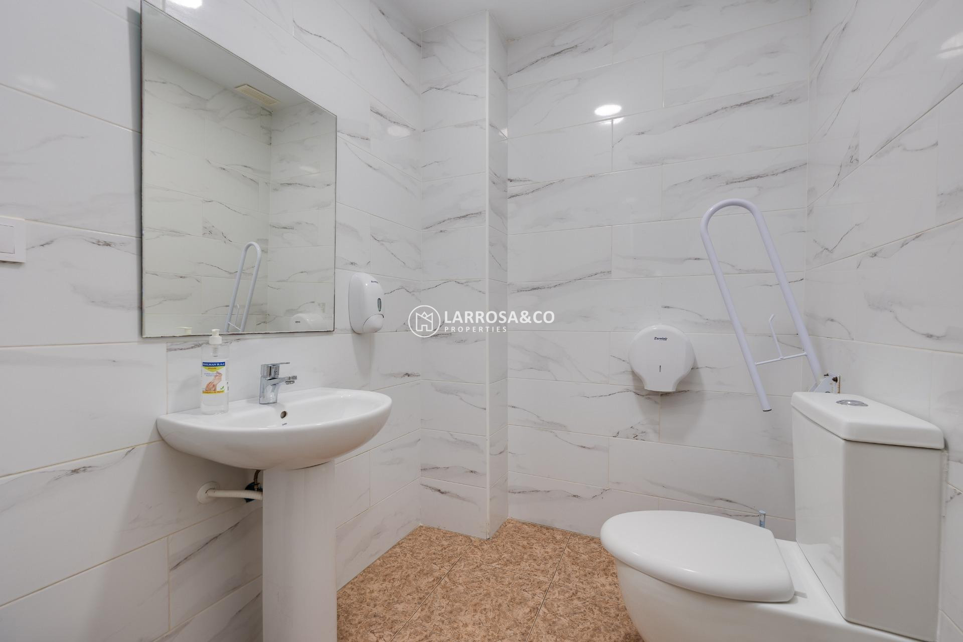 A Vendre - Commercial space - Torrevieja - Estacion de autobuses