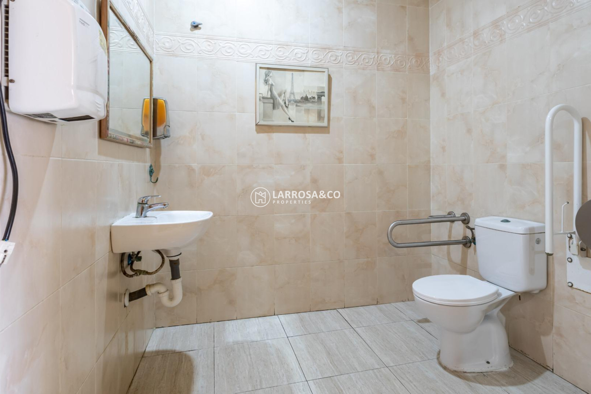 A Vendre - Commercial space - Torrevieja - Estacion de autobuses