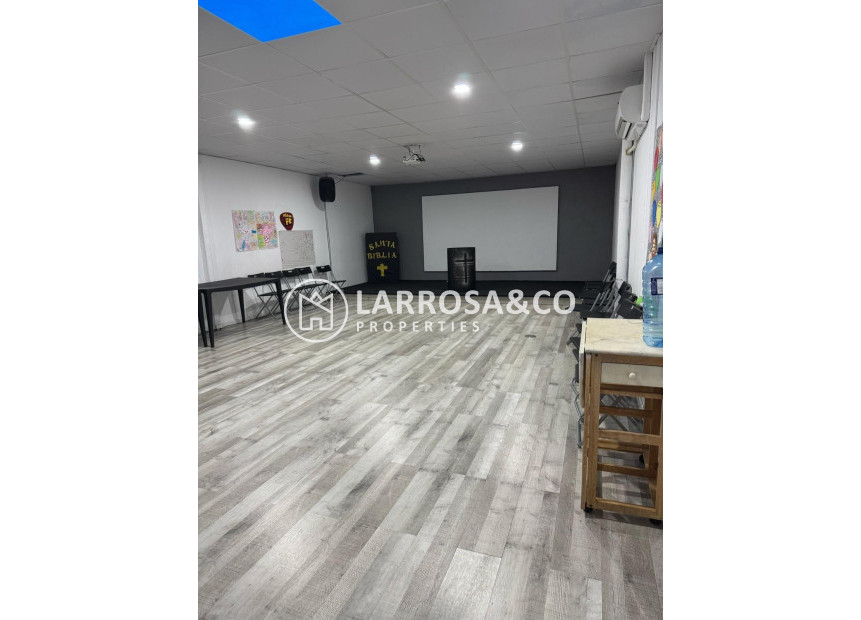 A Vendre - Commercial space - Torrevieja - Los Locos Beach