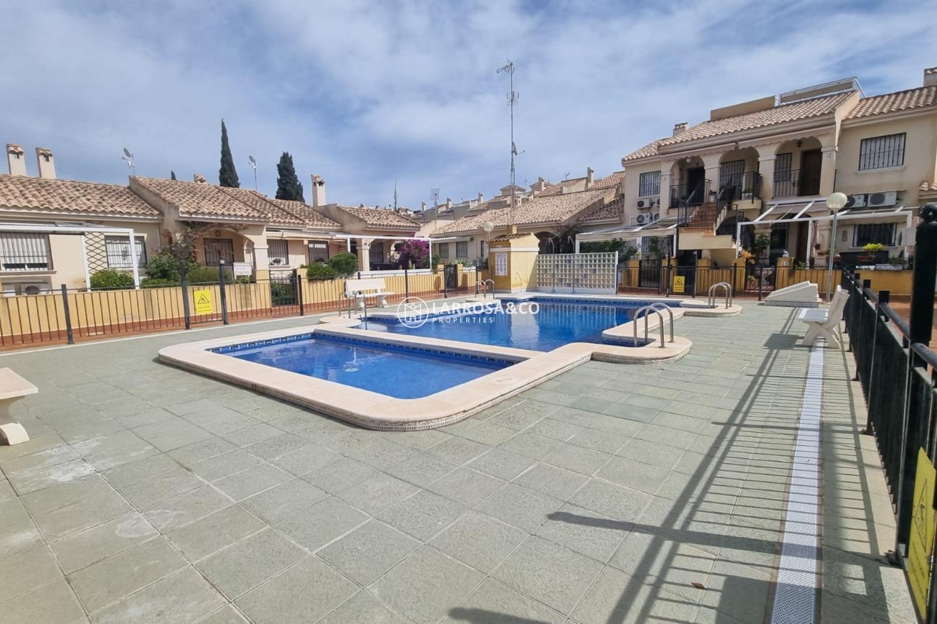 A Vendre - Semi-detached house - Guardamar del Segura - Urbanizaciones