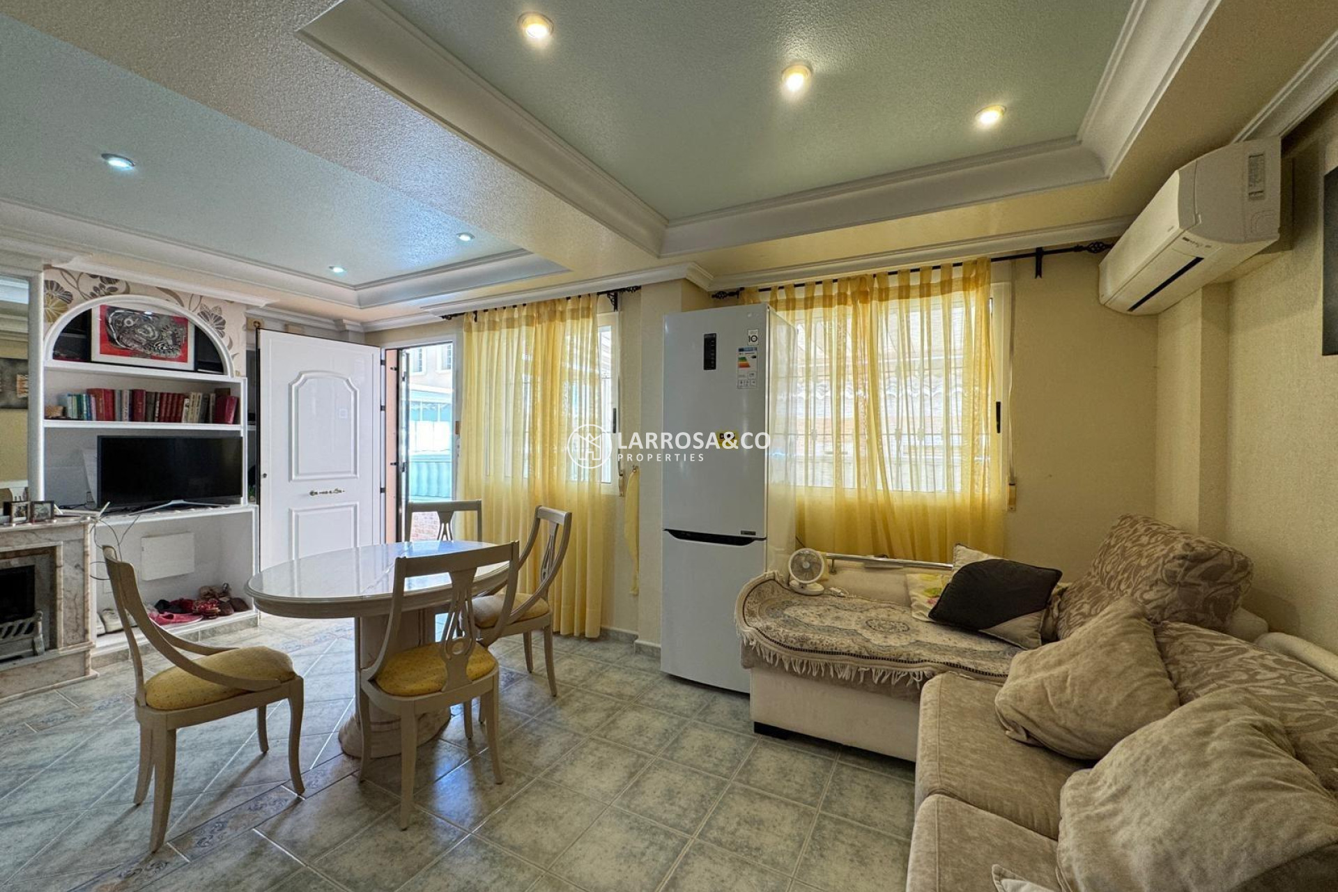A Vendre - Semi-detached house - Guardamar del Segura - Urbanizaciones