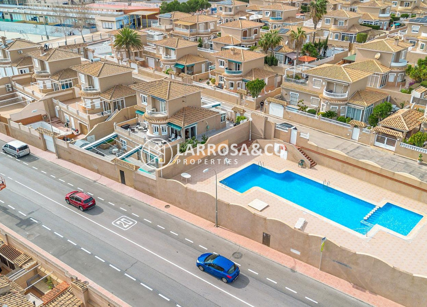 A Vendre - Villa - Torrevieja - Los Balcones - Los Altos del Edén
