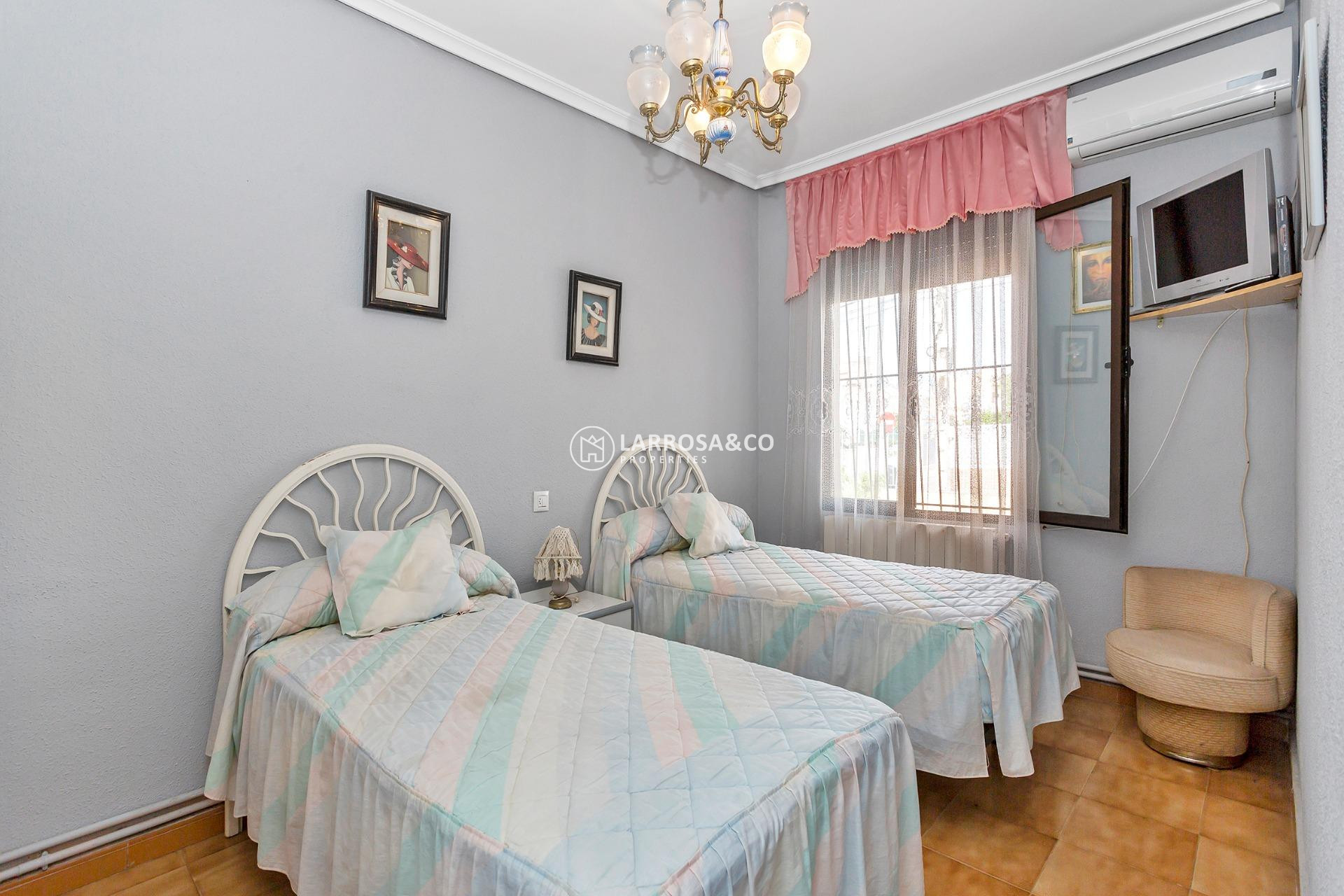 A Vendre - Villa - Torrevieja - Nueva Torrevieja