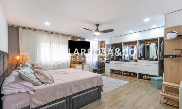 Apartment - A Vendre - Torrevieja - Centro