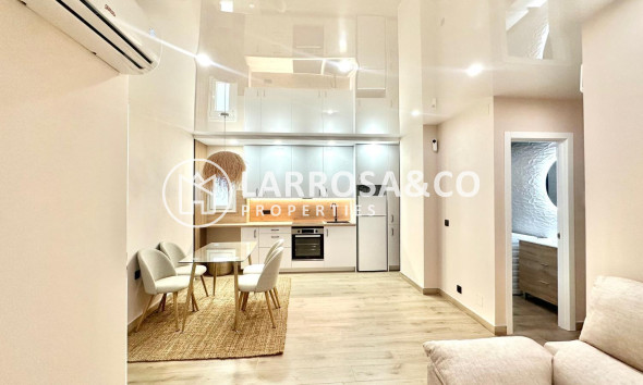 Apartment - A Vendre - Torrevieja - Centro