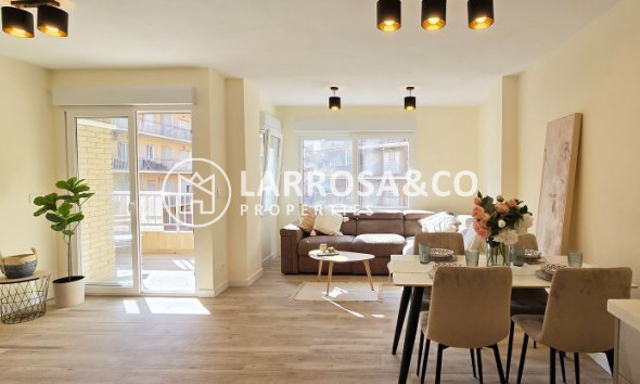 Apartment - Herverkoop - Torrevieja - Centro