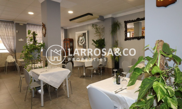 Commercial space - Herverkoop - Torrevieja - Playa del cura