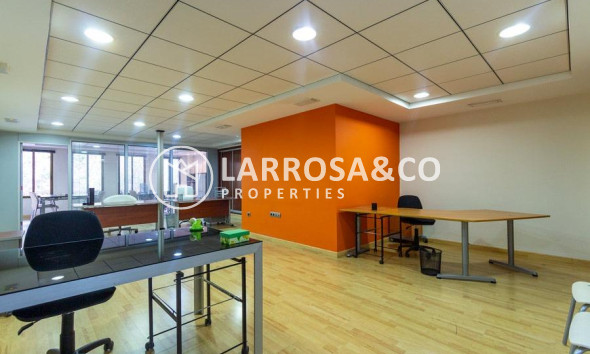 Commercial space - Location - Orihuela - Los Andenes