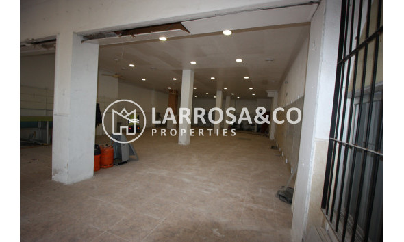 Commercial space - Resale - Guardamar del Segura - RV2341