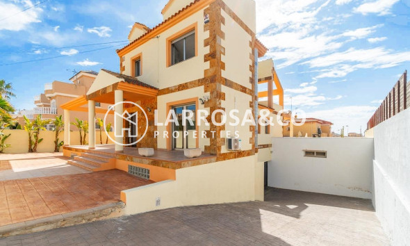 Detached House/Villa - Resale - Torrevieja - Aguas nuevas 2