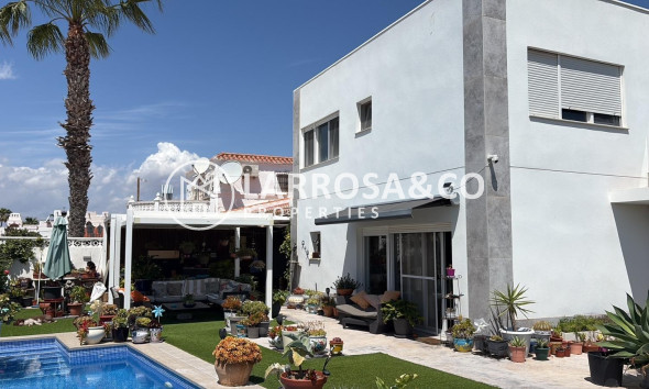 Detached House/Villa - Resale - Torrevieja - La Siesta - El Salado -  Torreta