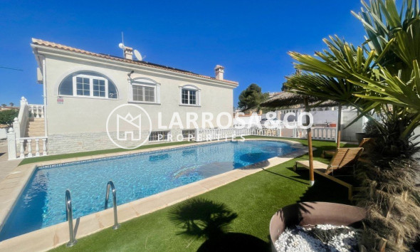 Detached House/Villa - Resale - Urb. La Marina - Inland