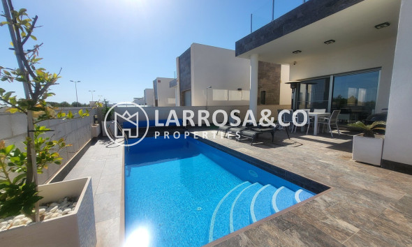 Detached House/Villa - Resale - Villamartín - Costa Blanca