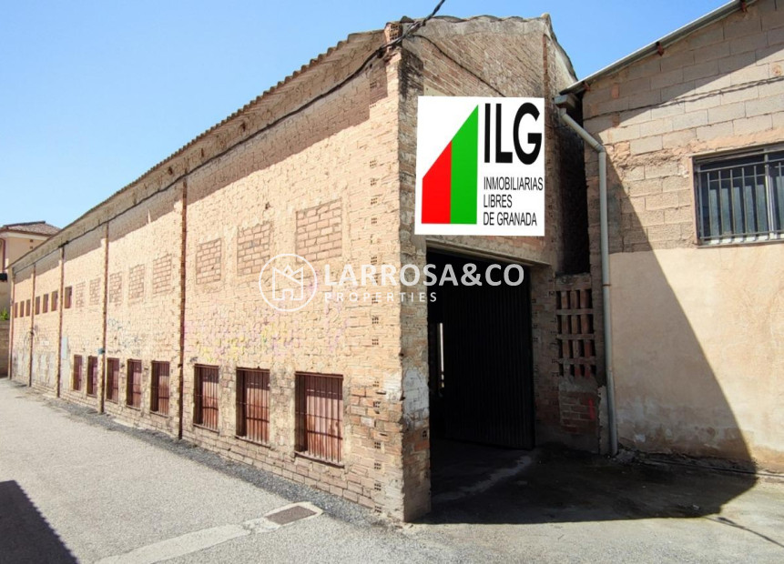 Herverkoop - Almacén - Fuente Vaqueros - CENTRO