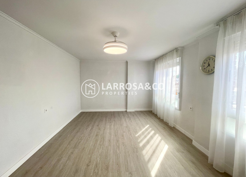 Herverkoop - Apartment - Bigastro - Inland