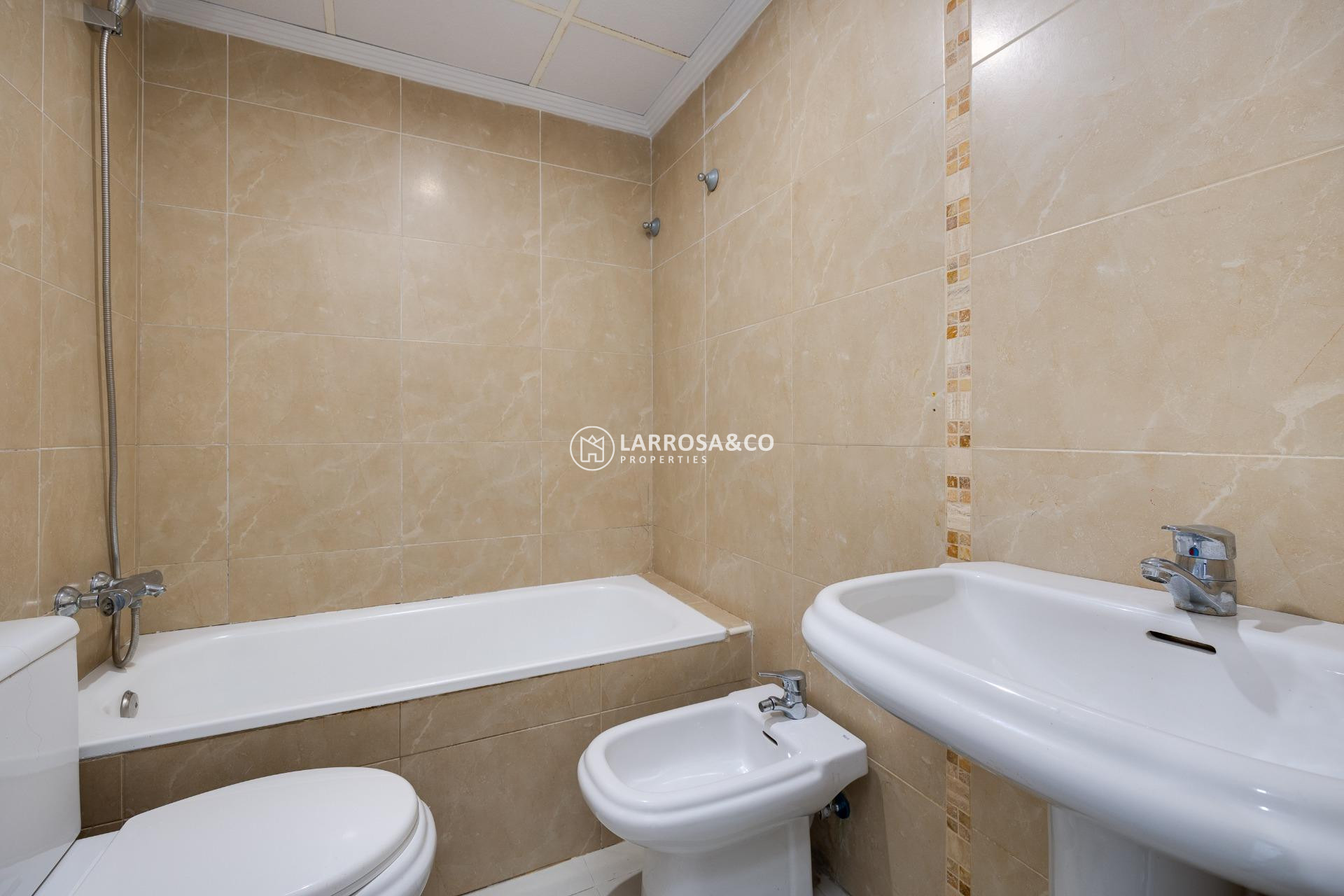 Herverkoop - Apartment - Torrevieja - Estacion de autobuses