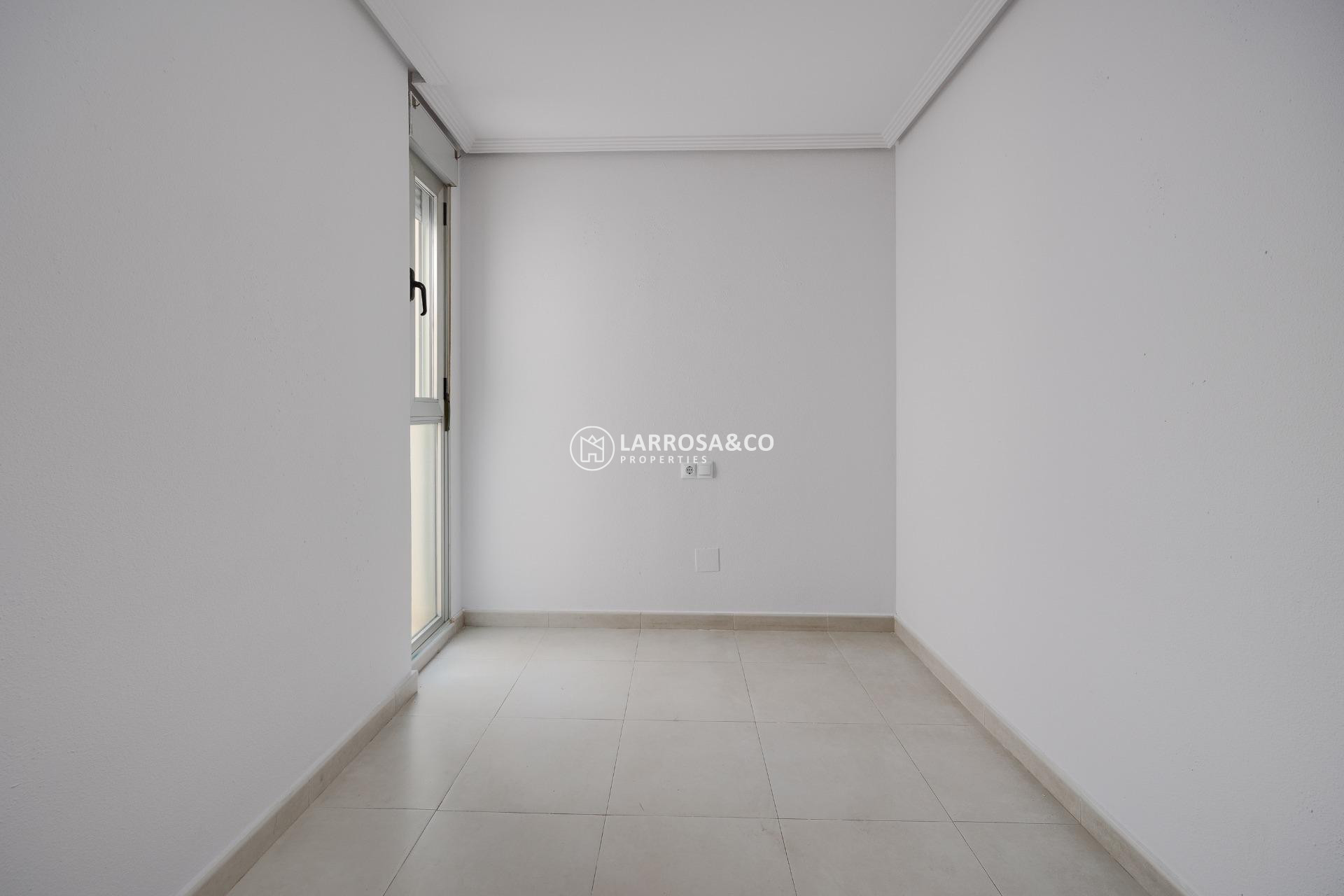 Herverkoop - Apartment - Torrevieja - Estacion de autobuses