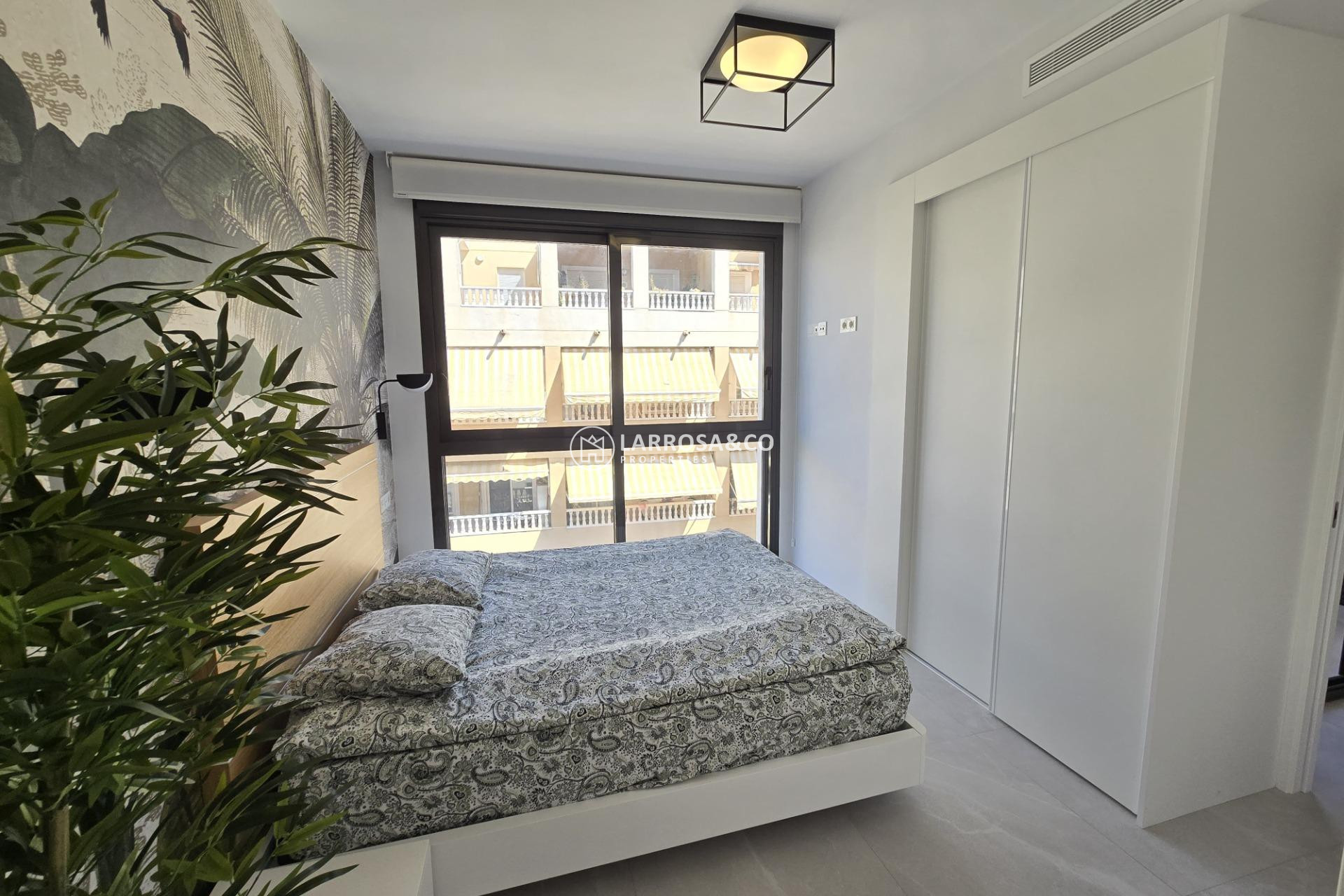 Herverkoop - Apartment - Torrevieja - Estacion de autobuses