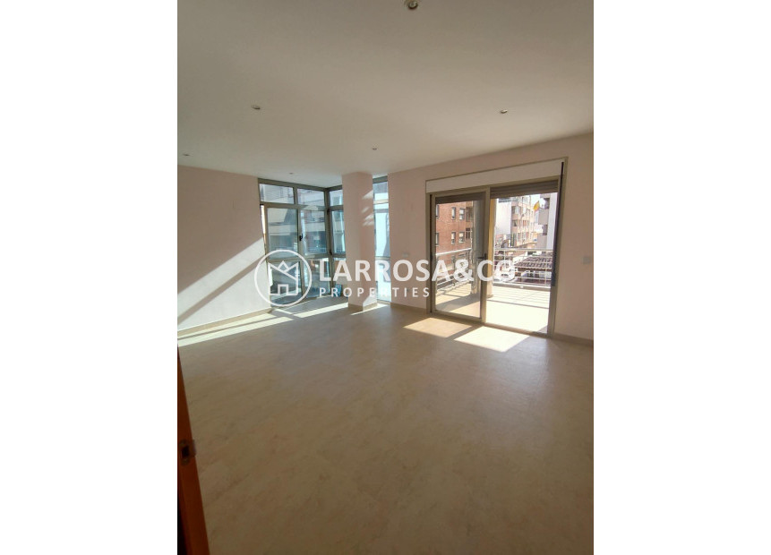 Herverkoop - Apartment - Torrevieja - Estacion de autobuses