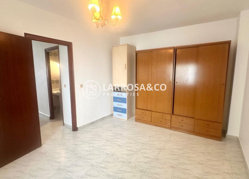 Herverkoop - Apartment - Torrevieja - Estacion de autobuses