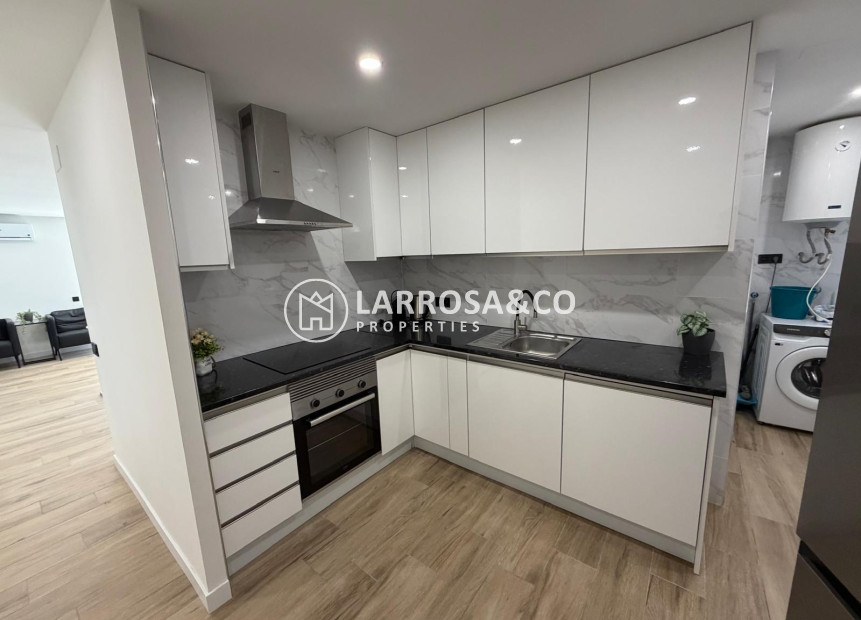 Herverkoop - Apartment - Torrevieja - Playa del Acequión