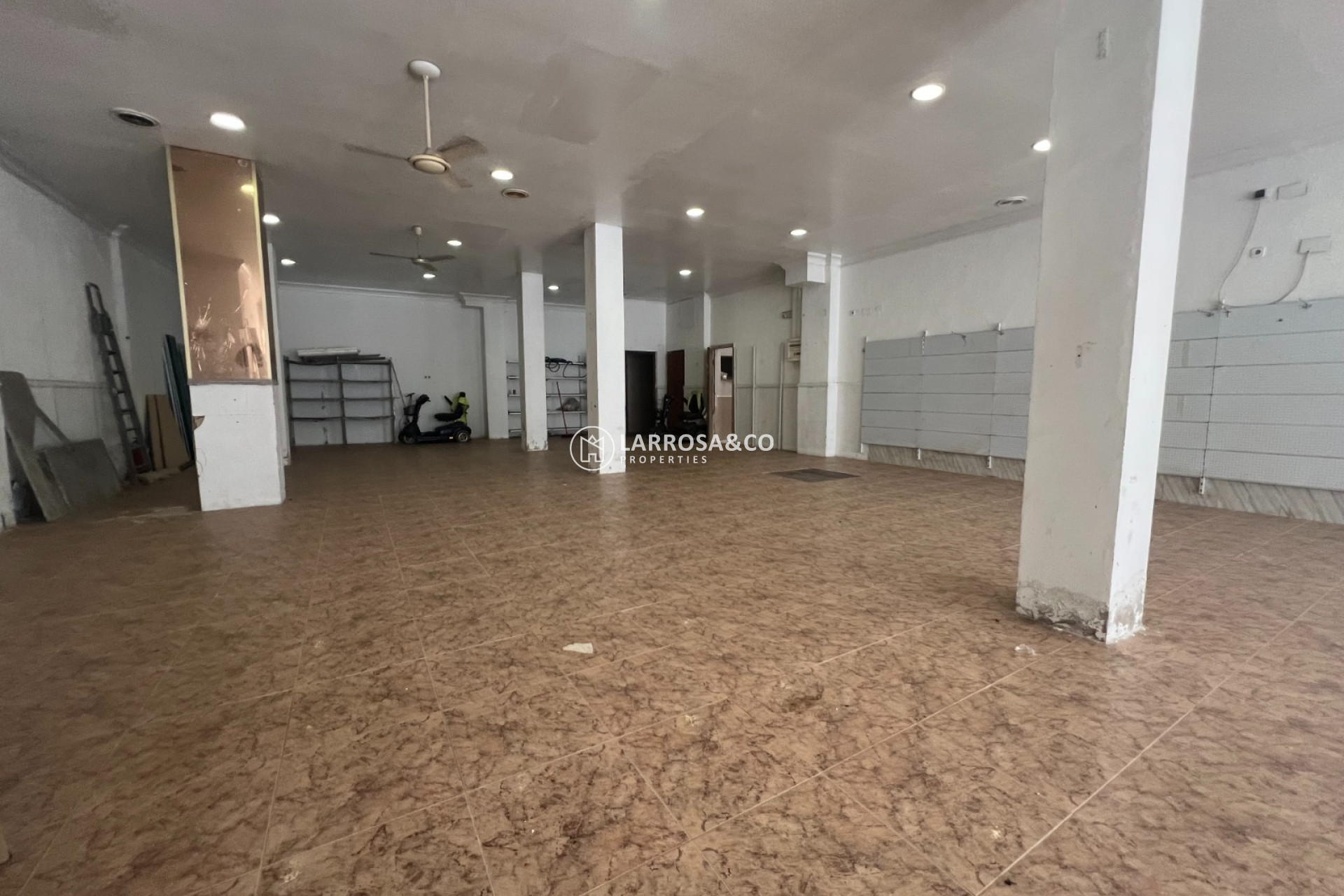 Herverkoop - Commercial space - Guardamar del Segura - Cervantes
