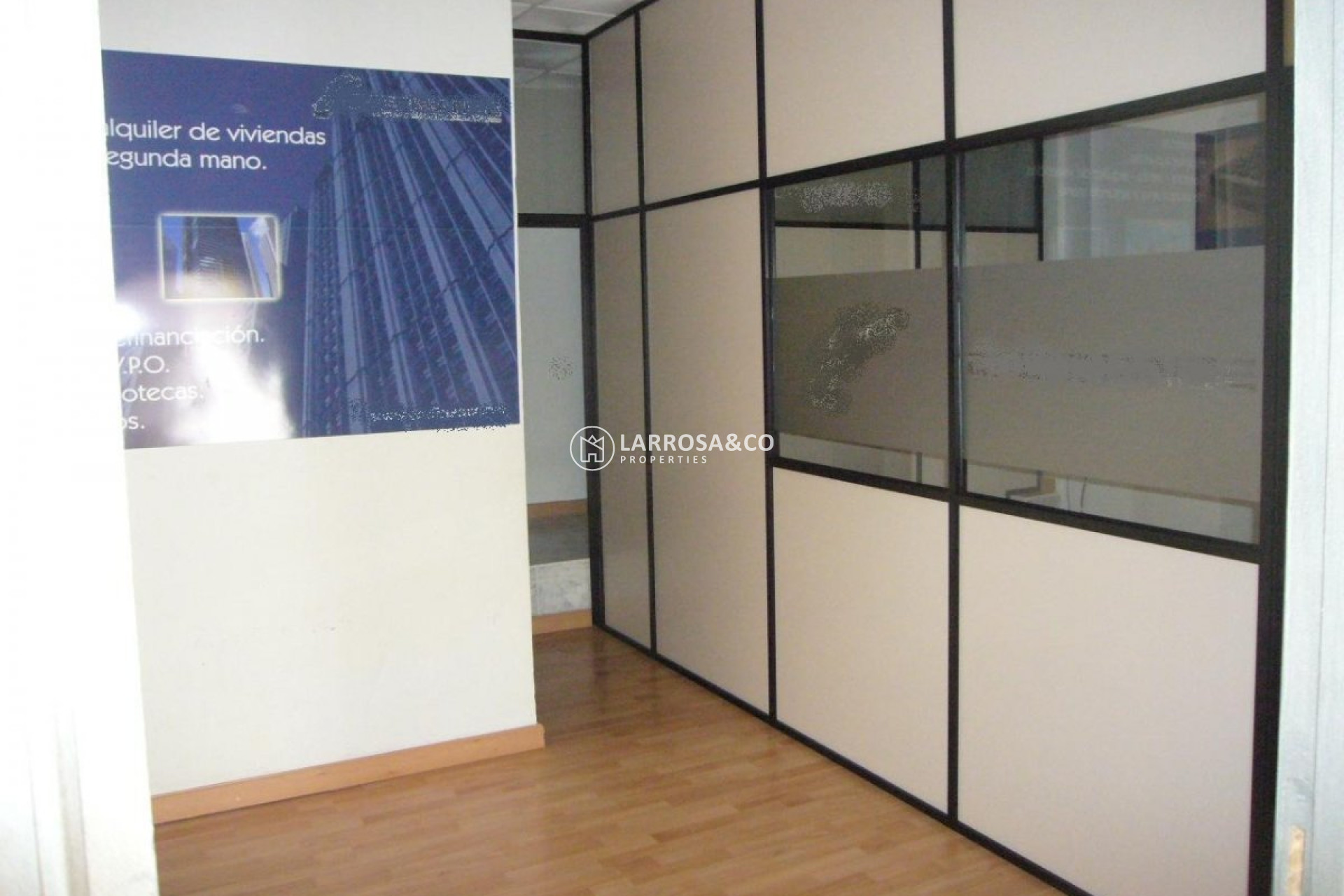 Herverkoop - Commercial space - Torrevieja - Centro