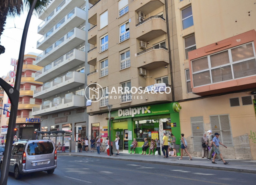 Herverkoop - Commercial space - Torrevieja - Centro