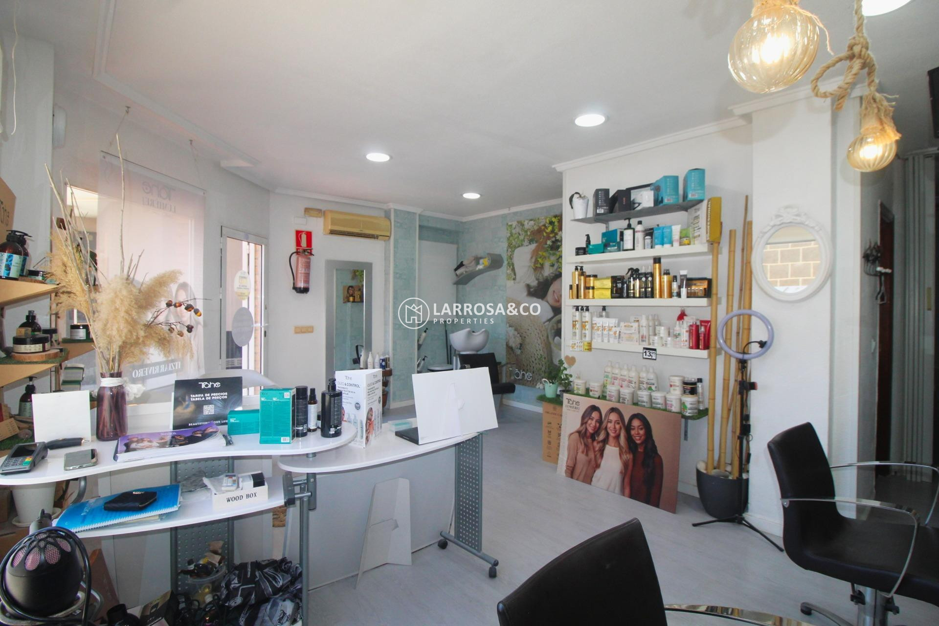 Herverkoop - Commercial space - Torrevieja - Centro