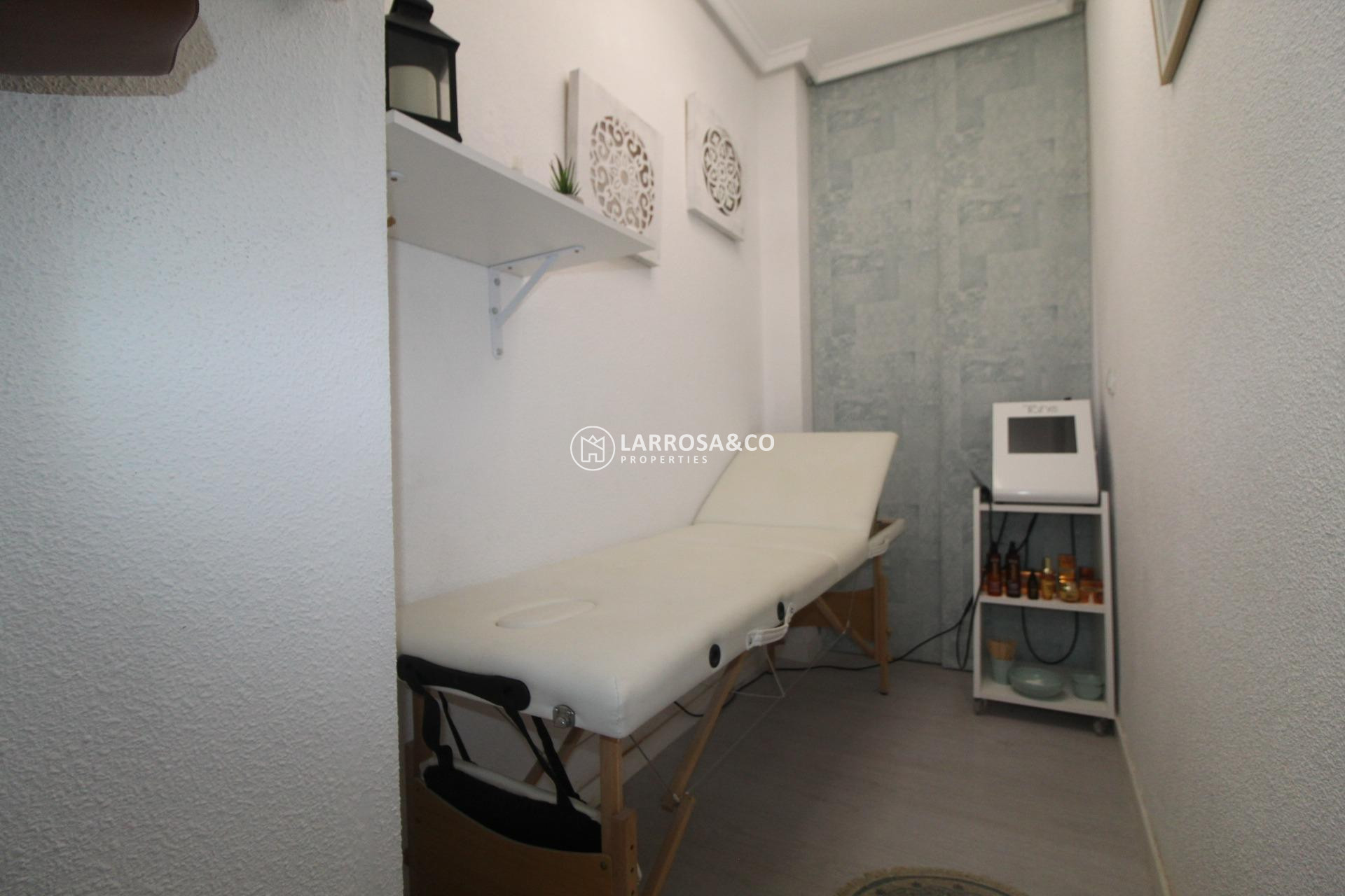 Herverkoop - Commercial space - Torrevieja - Centro