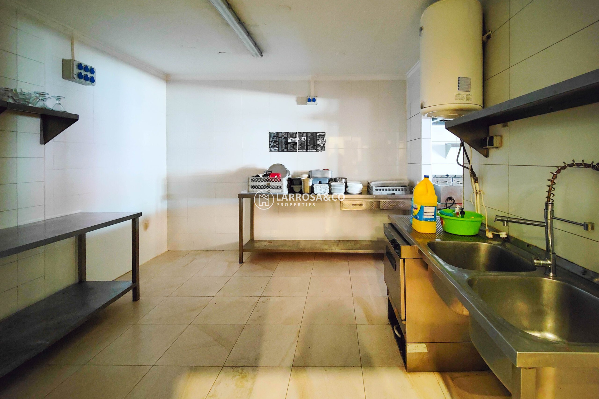 Herverkoop - Commercial space - Torrevieja - Costa Blanca