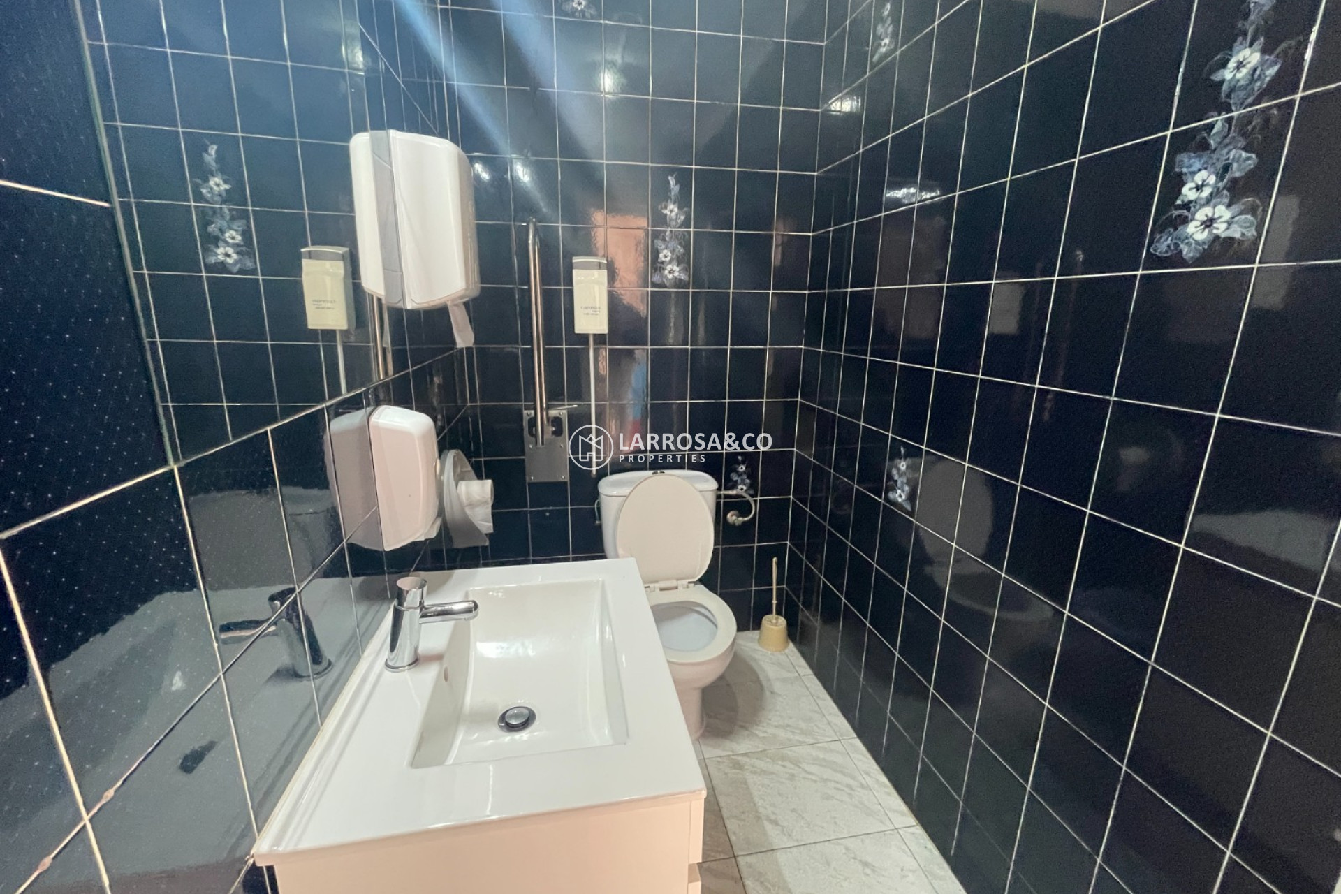 Herverkoop - Commercial space - Torrevieja - Costa Blanca