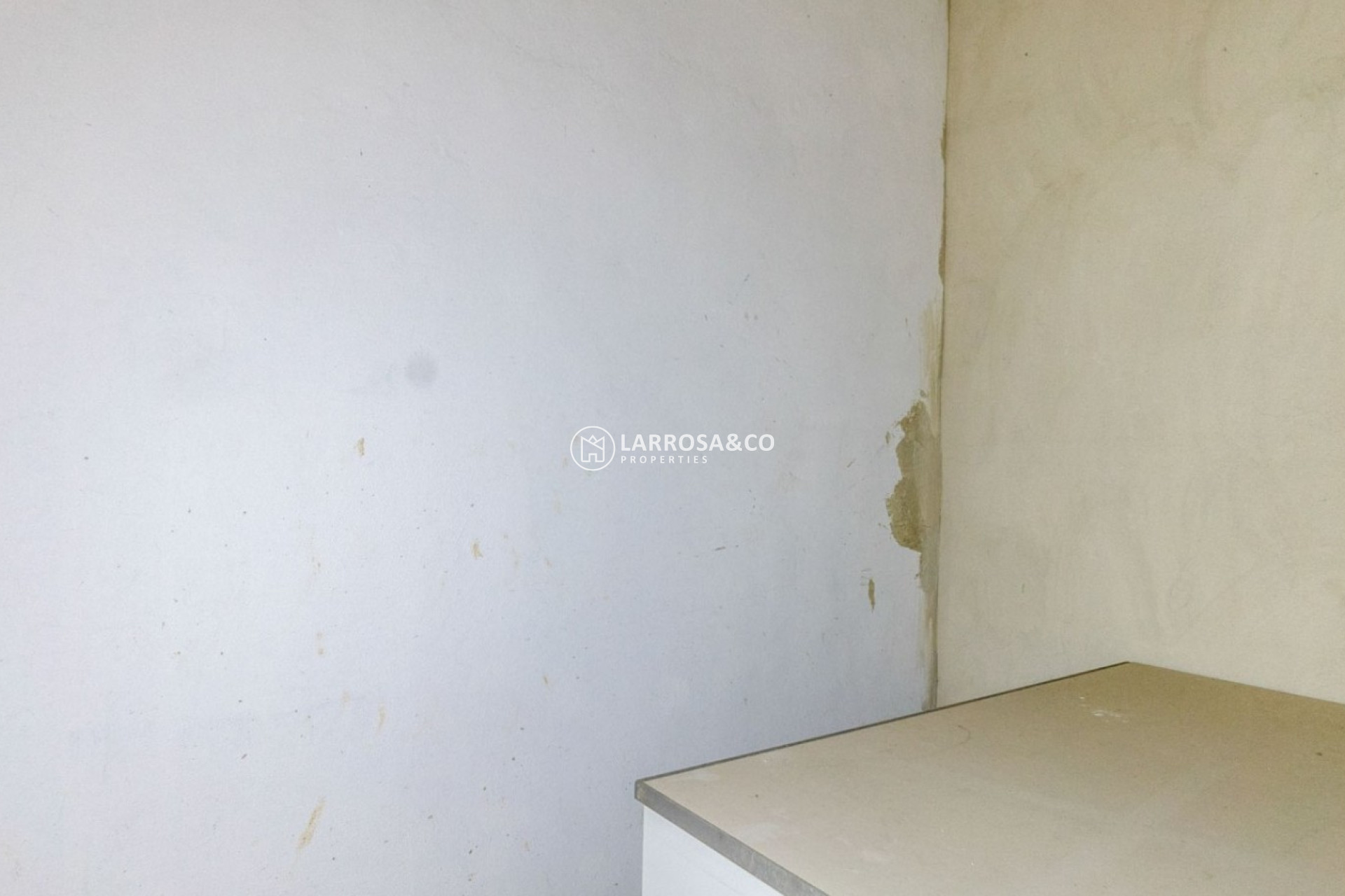 Herverkoop - Commercial space - Torrevieja - Costa Blanca