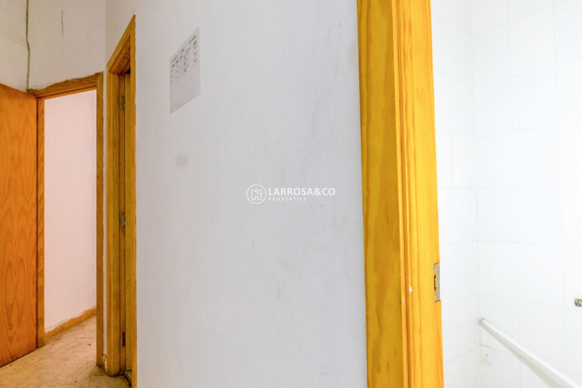 Herverkoop - Commercial space - Torrevieja - Costa Blanca