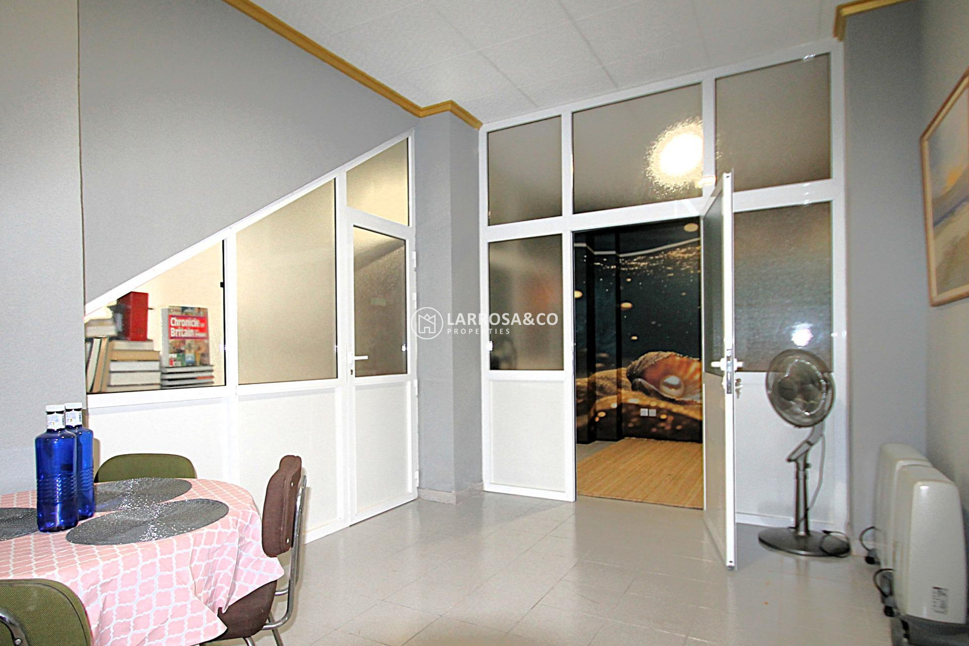 Herverkoop - Commercial space - Torrevieja - Las Piscinas Naturales