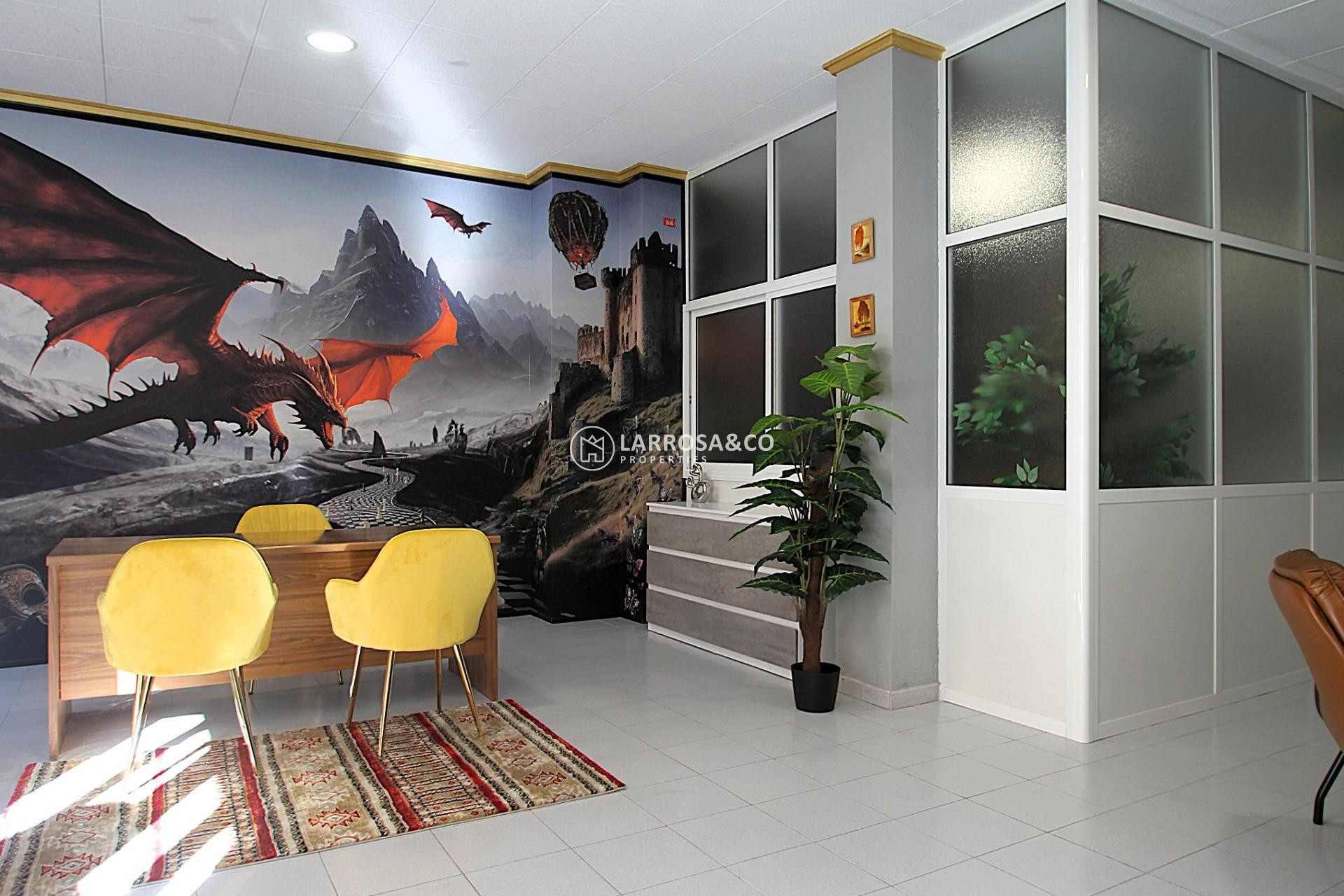 Herverkoop - Commercial space - Torrevieja - Las Piscinas Naturales