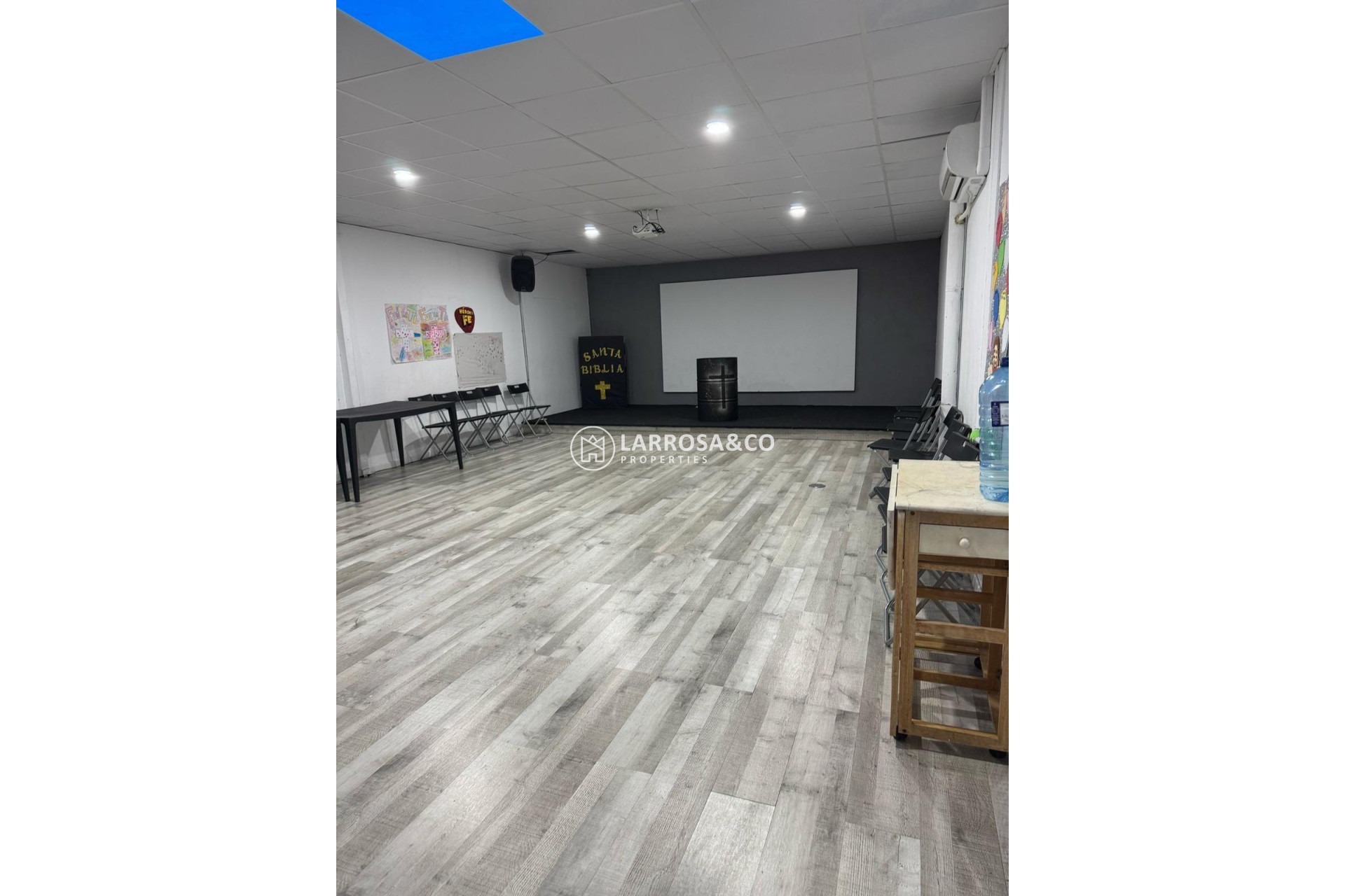 Herverkoop - Commercial space - Torrevieja - Los Locos Beach