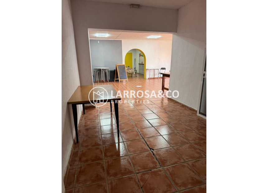 Herverkoop - Commercial space - Torrevieja - Los Locos Beach