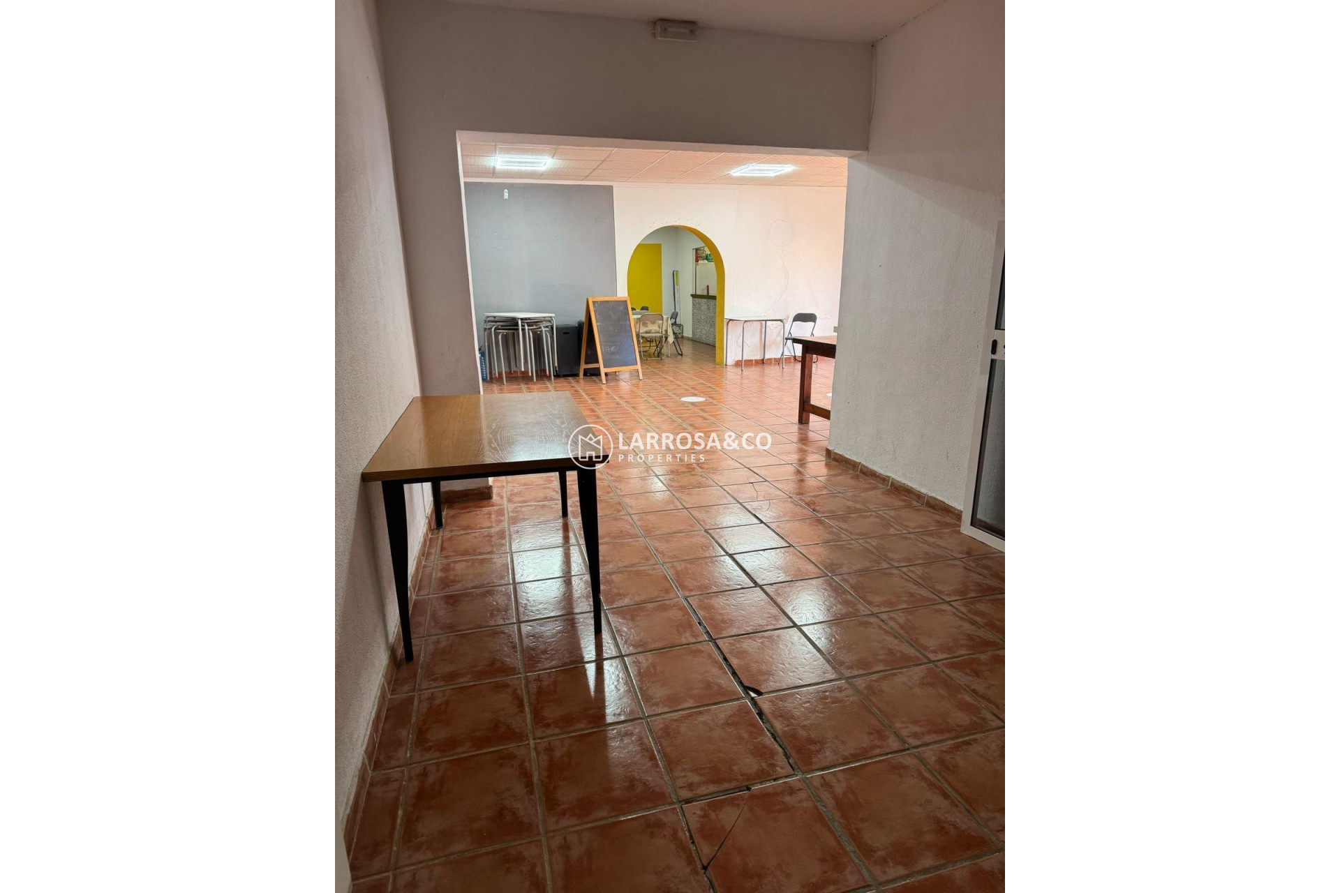 Herverkoop - Commercial space - Torrevieja - Los Locos Beach