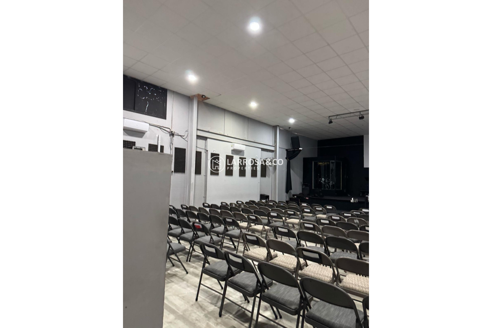 Herverkoop - Commercial space - Torrevieja - Los Locos Beach