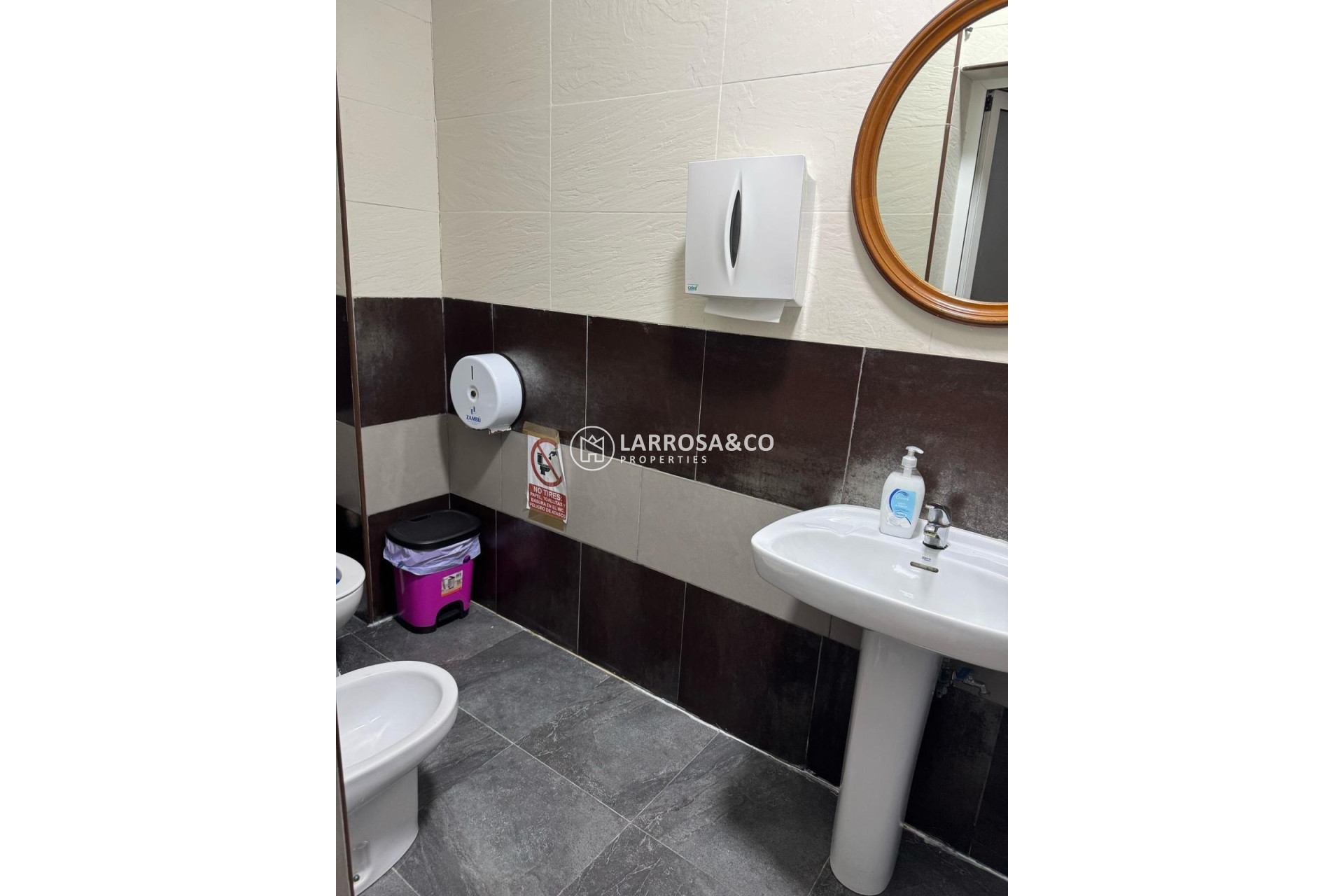 Herverkoop - Commercial space - Torrevieja - Los Locos Beach