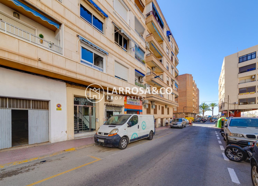 Herverkoop - Commercial space - Torrevieja - Playa del cura