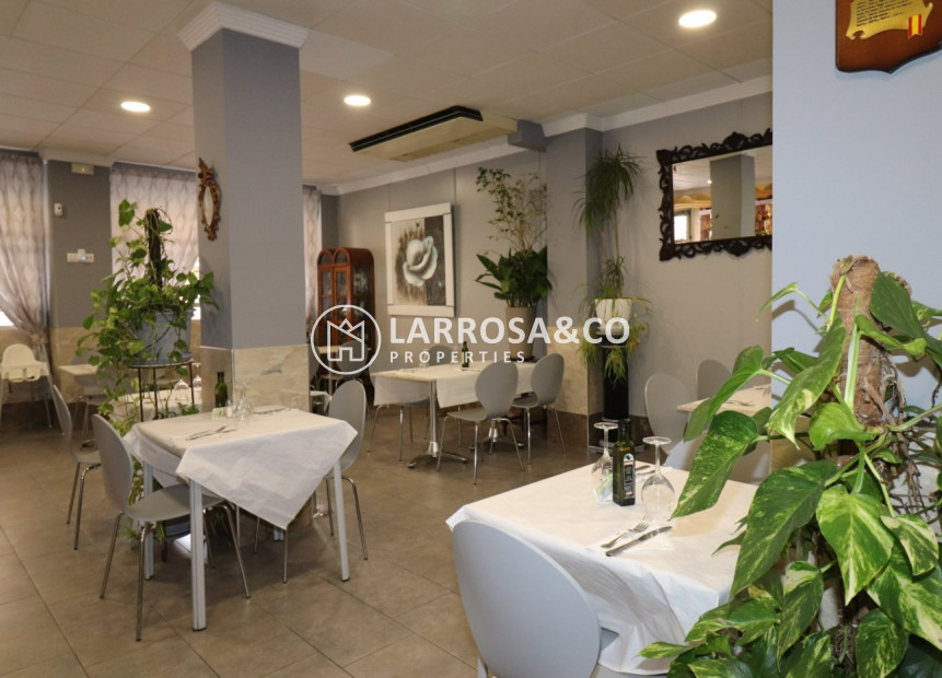 Herverkoop - Commercial space - Torrevieja - Playa del cura